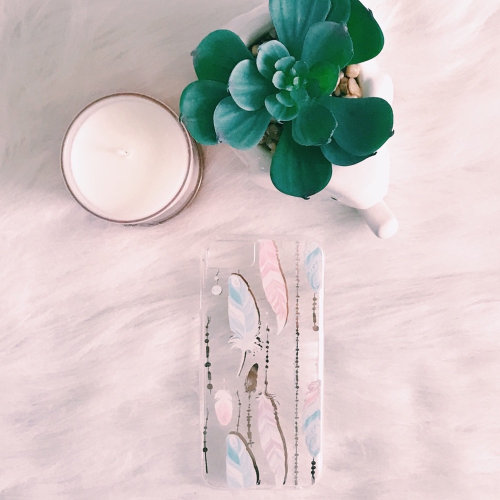 Feather Phone Case 🌷